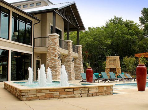 Jefferson Creekside exterior and fountains