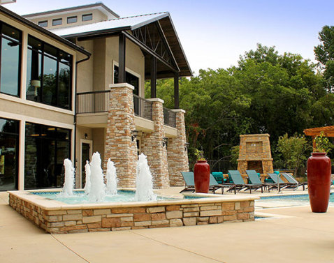Jefferson Creekside exterior and fountains