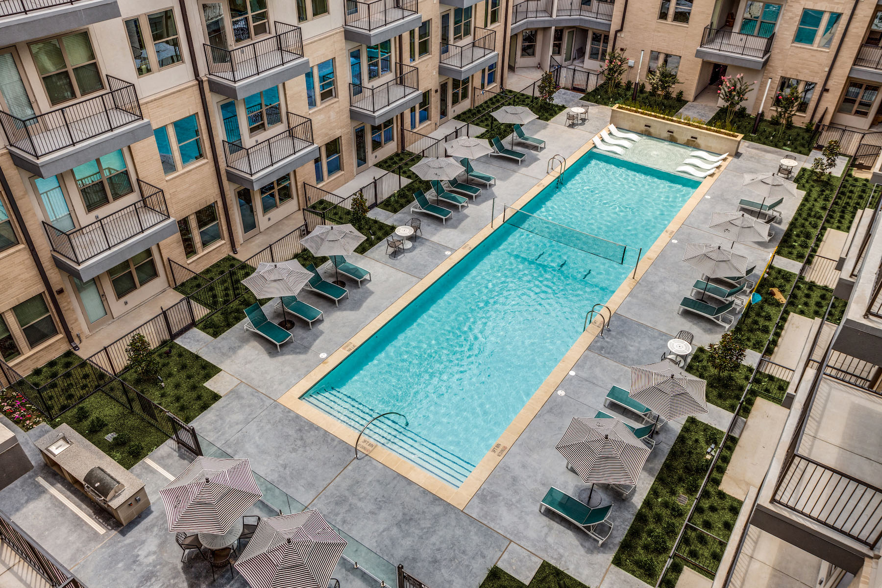 Jefferson Gallery House pool view